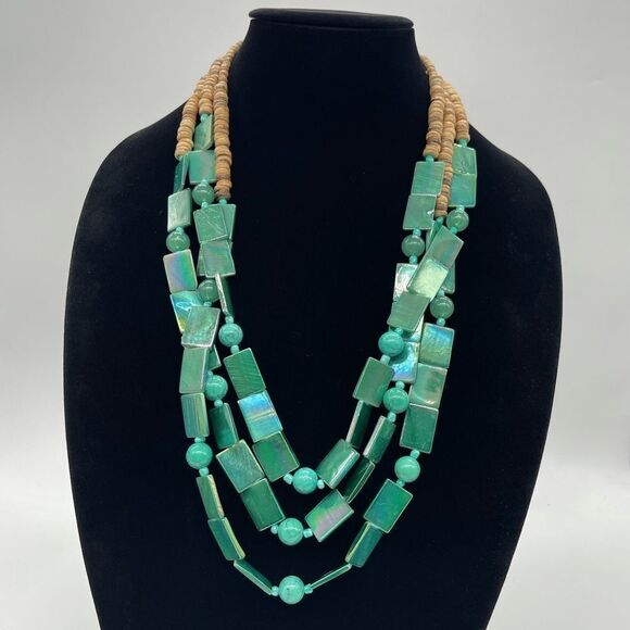 Erica Lyons Multi Strand Sea Shells & Puka Shells - Picture 3 of 3